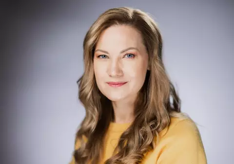 Melania Medeleanu, despre GRIJĂ: „Grija e acolo și se manifestă când simt că pot schimba ceva. Și uneori rămâne acolo și când nu pot schimba”