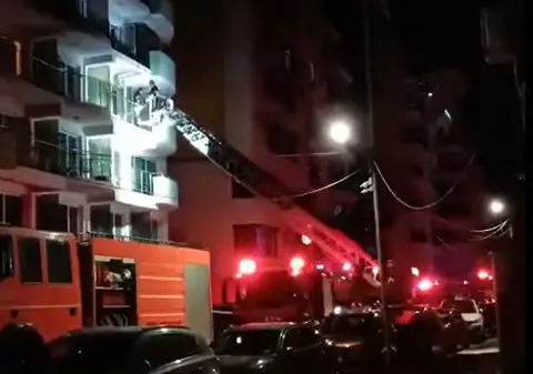 Incendiu la un hotel din stațiunea Mamaia. Zeci de oameni au fost evacuați