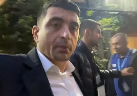 George Simion, scandal și îmbrânceli cu paznicii Digi24, după ce a încercat să intre neinvitat în sediul televiziunii