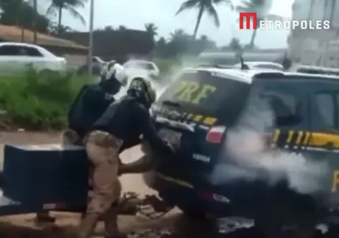 Un bărbat a murit în custodia poliției braziliene după ce a fost ținut într-o mașină umplută cu un gaz necunoscut