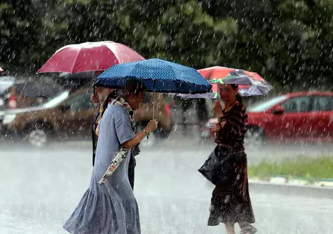 Noi alerte meteo. Coduri portocaliu de ploi torențiale și grindină în Tulcea și Constanța