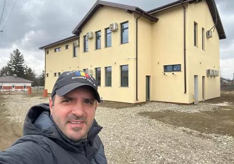 A construit 28 de case pentru familii sărace. Acum face un centru educațional într-un sat din Iași, unde copiii să învețe o meserie