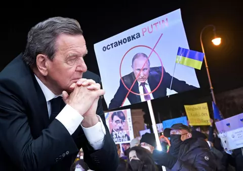 Gerhard Schröder, la un pas să fie inclus pe lista neagră a UE. Parlamentul European îi oferă o singură opțiune