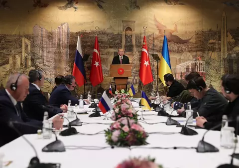 Erdogan anunță că va discuta luni cu Putin și cu Zelenski. „Evenimentele evoluează negativ cu fiecare zi care trece”