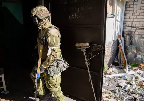 Ce a povestit o familie de ucraineni după ce a stat trei săptămâni cu cinci soldați ruși în casă