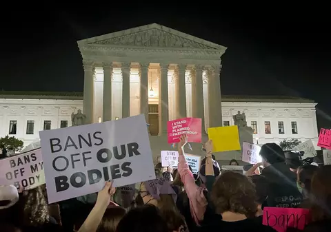 Curtea Supremă a SUA se pregăteşte să scoată din Constituție dreptul la avort, susţine Politico