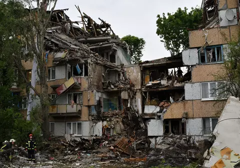 Război în Ucraina, ziua 84 | Continuă atacurile în Sumî și Cernihiv. Civili uciși în Donețk, după bombardarea unui bloc