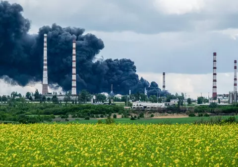 Ucraina a ajuns „complet dependentă” de importurile de combustibil, după ce rușii au distrus cea mai mare rafinărie din țară
