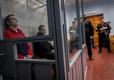 Alți doi soldați ruși sunt judecați pentru crime de război. În fața instanței, și-au recunoscut vinovăția. „Complet vinovat”