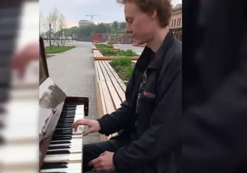 Un pianist din Siberia, încarcerat pentru „propagandă nazistă” după ce a cântat imnul Ucrainei în public