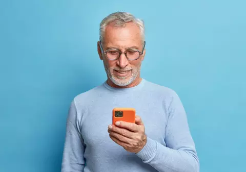 6 lucruri de care să ții cont înainte de a alege un telefon pentru seniori