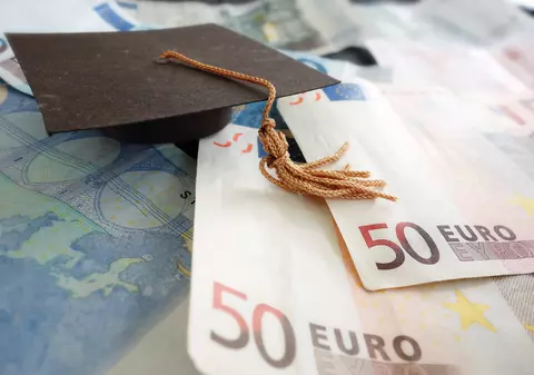 INTERCEPTĂRI. Culisele unui transfer pe 5.000 de euro la un colegiu de top din Constanța: „Am o prietenă bogată, fii-sa a dat în a IV-a la «Mircea» şi a căzut. E disperată să se mute acolo”