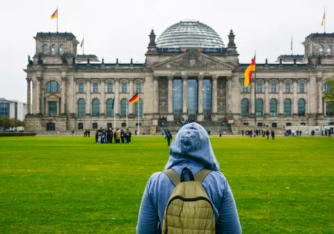 Olimpici umiliți acasă, premiați peste hotare. Cum dă România cu piciorul celei mai importante resurse strategice pe care o are: creierele