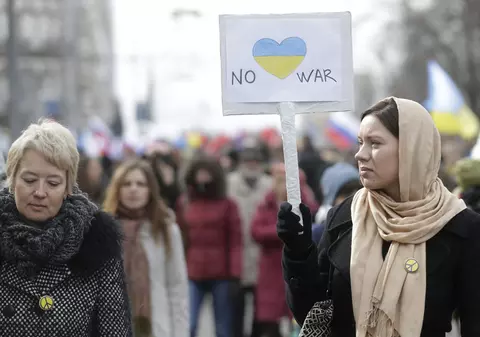 Ruși arestați după ce au ieșit în stradă la proteste împotriva războiului, de Ziua Victoriei