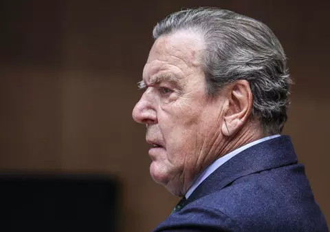 Gerhard Schröder a demisionat din conducerea companiei ruse Rosneft, după ce în Germania i s-au tăiat privilegii de fost cancelar