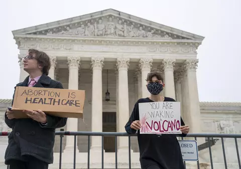 Curtea Supremă a SUA confirmă autenticitatea documentului privind eliminarea dreptului la avort, dar spune că nu reprezintă „decizia finală”