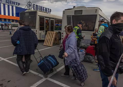 Aproape 500 de civili au fost salvați din Mariupol. Evacuările din Azovstal continuă