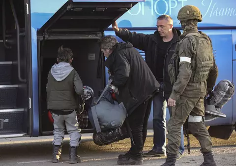 Ucraina acuză Rusia că ține prizonieri 3.000 de civili din Mariupol într-o „închisoare de filtrare” și îi torturează