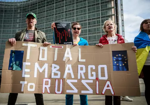 UE îndeamnă Ungaria să adere la embargoul asupra petrolului rusesc. Lituania acuză blocul că este „ținut ostatic” de Budapesta