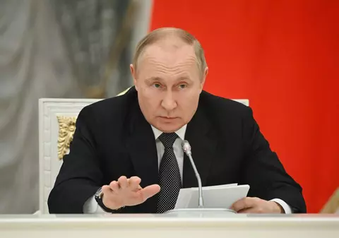 Putin recunoaște că urmează „un an dificil” pentru economie și anunță mărirea pensiilor și a salariului minim