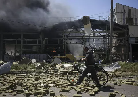 Război în Ucraina, ziua 95 | „Eliberarea Donbasului e o prioritate necondiționată pentru Moscova”, anunță Lavrov, în timp ce rușii intensifică atacurile