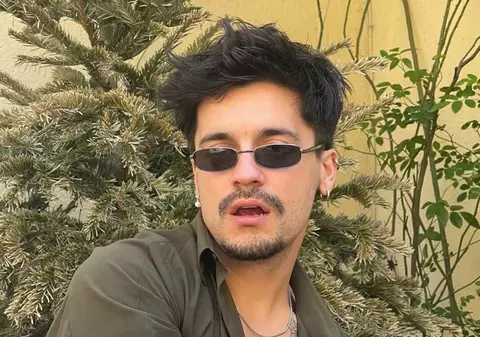 WRS, reprezentantul României la Eurovision 2022, și-a rupt cămașa pe scenă, în prima repetiție oficială