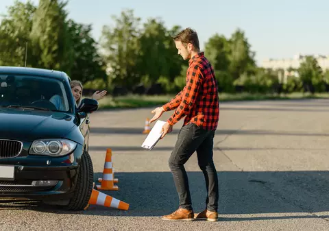 În ce poligoane auto din București poți conduce în 2022