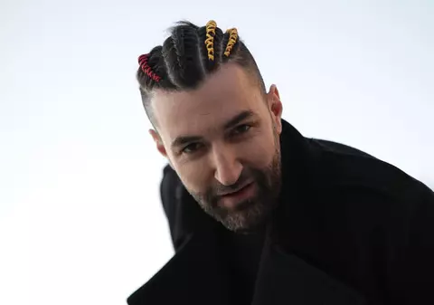 Smiley își donează părul persoanelor diagnosticate cu cancer. „Mâine mă tund. Freza nouă, look nou”