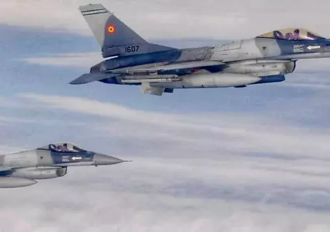 Avion de mici dimensiuni care a decolat din Ungaria, interceptat de două aeronave F 16 la Drobeta-Turnu Severin