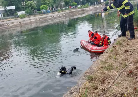 Bărbatul scos din Dâmboviţa, în zona Spitalului Universitar, a murit