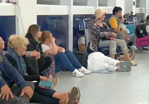 Călători ținuți 24 de ore în Aeroportul Otopeni. „Nu am dormit, nu am mâncat, nu am băut și nu am primit explicații”. Explicația CNAB