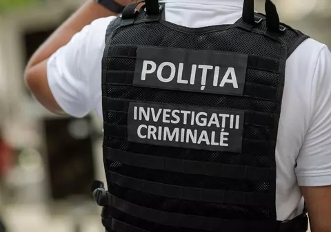 Soțul unei polițiste din Arad a fost împușcat de colegii femeii, după ce bărbatul a vrut să le ia arma