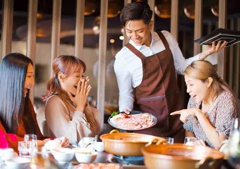 10 lucruri pe care nu trebuie să le faci niciodată într-un restaurant