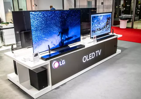Top 5 cele mai bune televizoare OLED cu diagonala de peste 120 cm