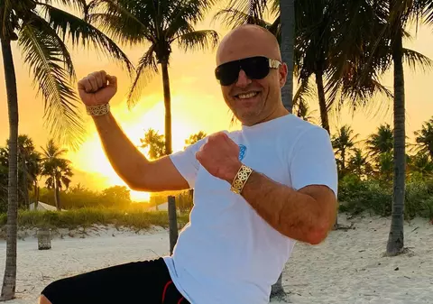 Costi Ioniță, reacție dură după ce a ajuns în Thassos: „E mizerabilă tare de tot. Îmi e și silă”