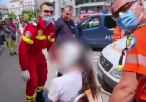 Bărbatul din Constanța care și-a atacat fosta soție, în sala de judecată, arestat preventiv