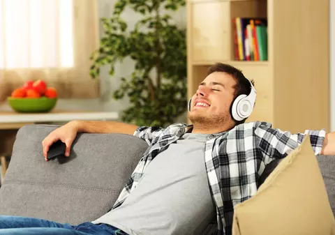 Cum să îți păstrezi căștile mobile curate și igienizate