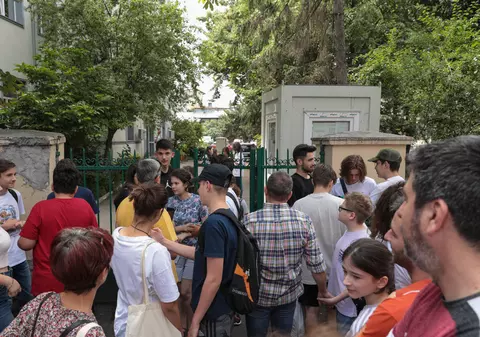 Vor să plece din țară din cauza Evaluării Naționale: „Suntem în anul în care ne hotărâm dacă intrăm în nebunia meditațiilor sau ne facem bagajele”