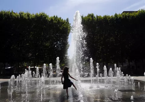 Franța se confruntă cu un val neobișnuit de caniculă. Temperaturile pot depăși 40 de grade la finalul săptămânii