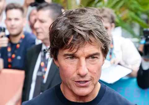 Tom Cruise va întrerupe filmările la „Mission: Impossible 8” pentru a participa la încoronarea regelui Charles al III-lea