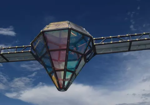 Bar din sticlă în formă de diamant, suspendat la 280 de metri deasupra unui canion. În ce țară a fost construit