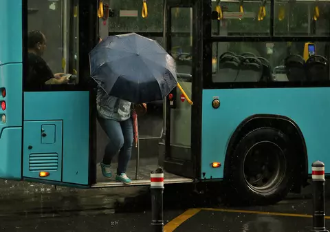 Prognoza meteo pentru următoarele două săptămâni. Vreme oscilantă și ploi
