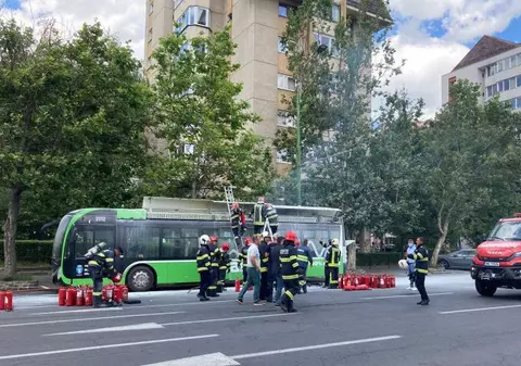 Toate autobuzele electrice din Braşov au fost retrase din trafic, după ce un mijloc de transport a luat foc pe traseu