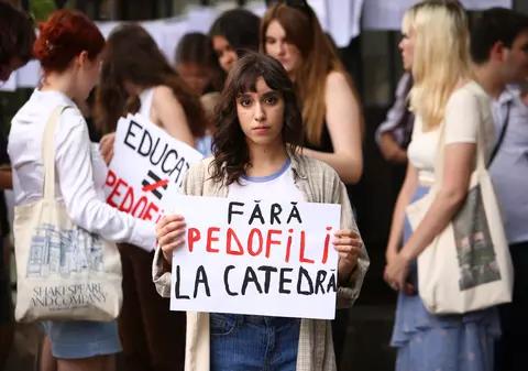 Protestul unor adolescenți față de abuzurile sexuale în școli m-a făcut să realizez cât de ignorantă era generația mea. Cât de ignorantă eram eu