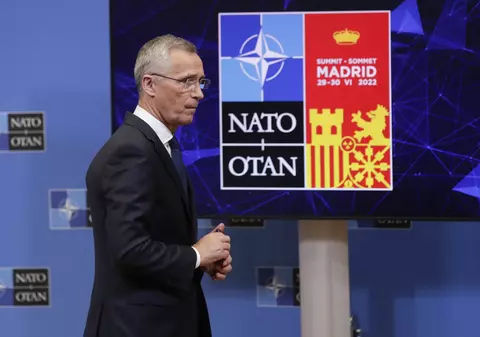 NATO își schimbă radical strategia împotriva Rusiei, într-un summit istoric, după patru luni de război. Ce așteaptă România