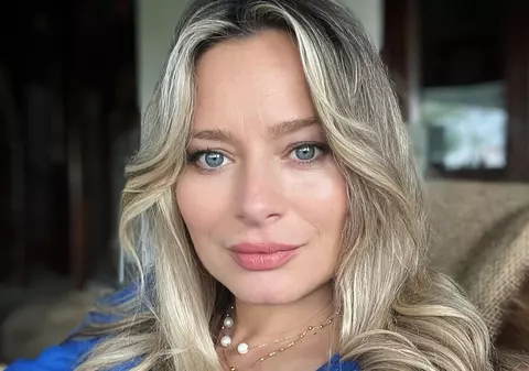 Laura Cosoi, în lenjerie intimă, în ultima lună de sarcină: „Da, e adevărat, sunt niște kilograme în plus, iar corpul arată altfel”