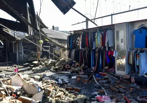 Cum arată mallul din Kremenciuk după atacul cu rachetă. Operațiunile de căutare a victimelor continuă