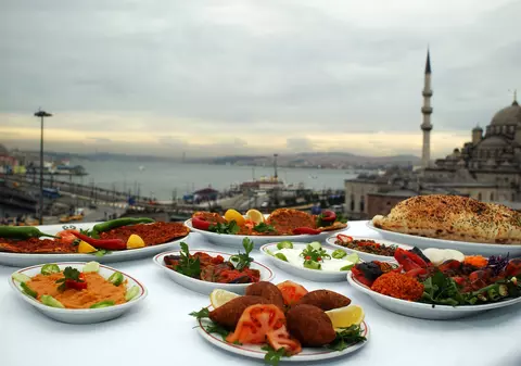 Mâncăruri pe care să le încerci când ești în Turcia. Preparate tradiționale savuroase