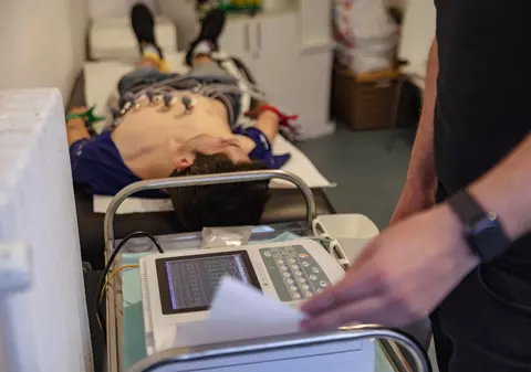 Reportaj la un centru de metadonă din București, unde se tratează dependența de heroină: „După ce am vândut cerceii mamei, am zis gata”