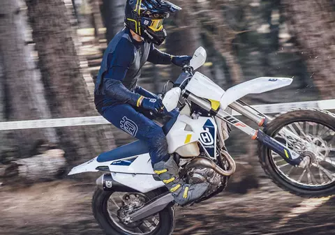 Husqvarna FX 350 se afirmă pe segmentul cross-country prin performanța echilibrată și un look modern